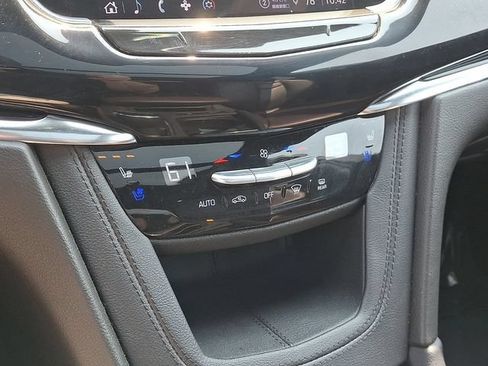 Used 2022 Cadillac XT6 Premium Luxury w/ Technology Package FWD image 19