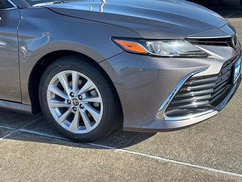 Used 2021 Toyota Camry LE FWD image 6