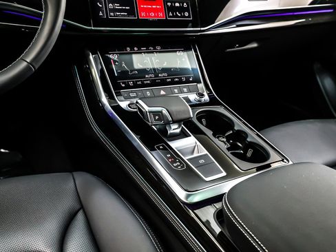 Used 2024 Audi Q8 Premium Plus image 7