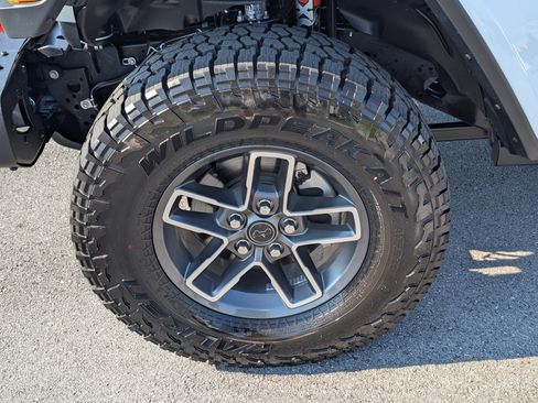 Used 2025 Jeep Gladiator Mojave AWD/4WD image 26