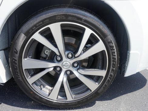 Used 2017 Nissan Maxima 3.5 S w/ Interior Lighting Package FWD image 28