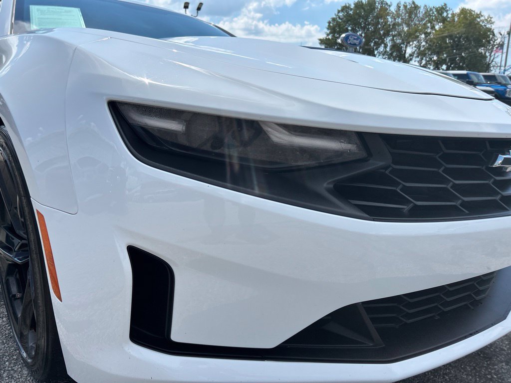 Used 2020 Chevrolet Camaro LT w/ Technology Package RWD image 2