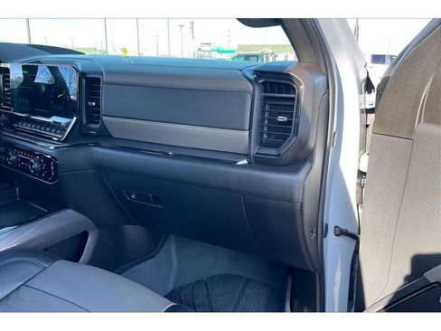 Used 2024 Chevrolet Silverado 2500 ZR2 w/ Technology Package image 18