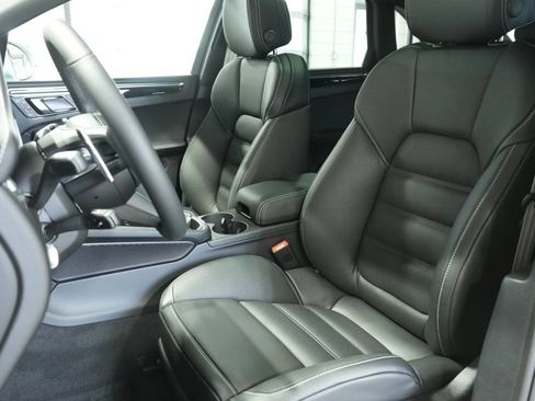 New 2026 Porsche Macan image 5