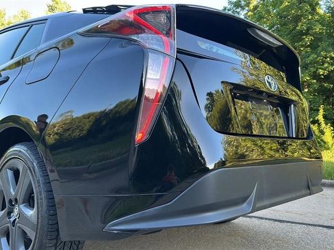 Used 2016 Toyota Prius Three Touring FWD image 16