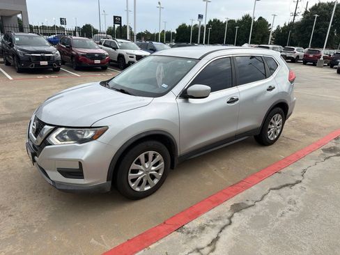 Used 2017 Nissan Rogue S FWD image 1