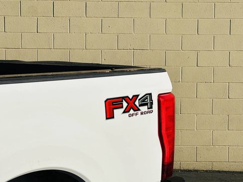 Used 2017 Ford F250 XL w/ Power Equipment Group AWD/4WD image 9