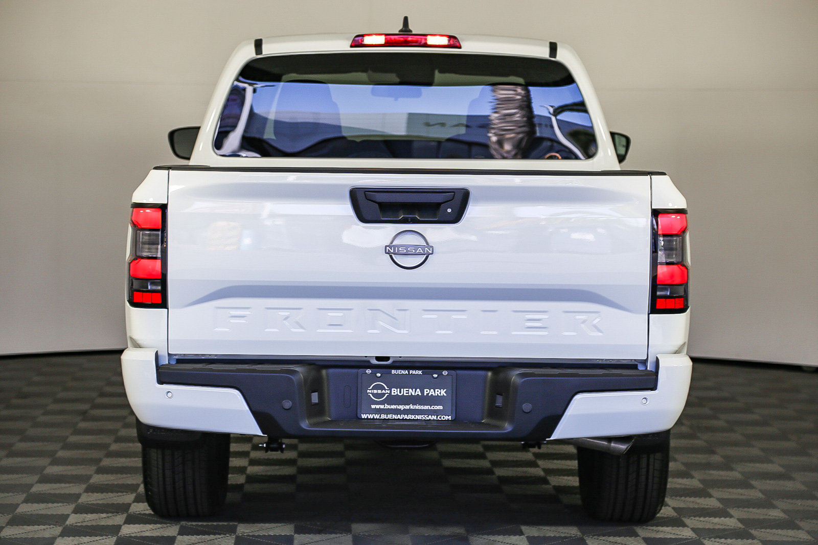 Used 2025 Nissan Frontier SV RWD image 8