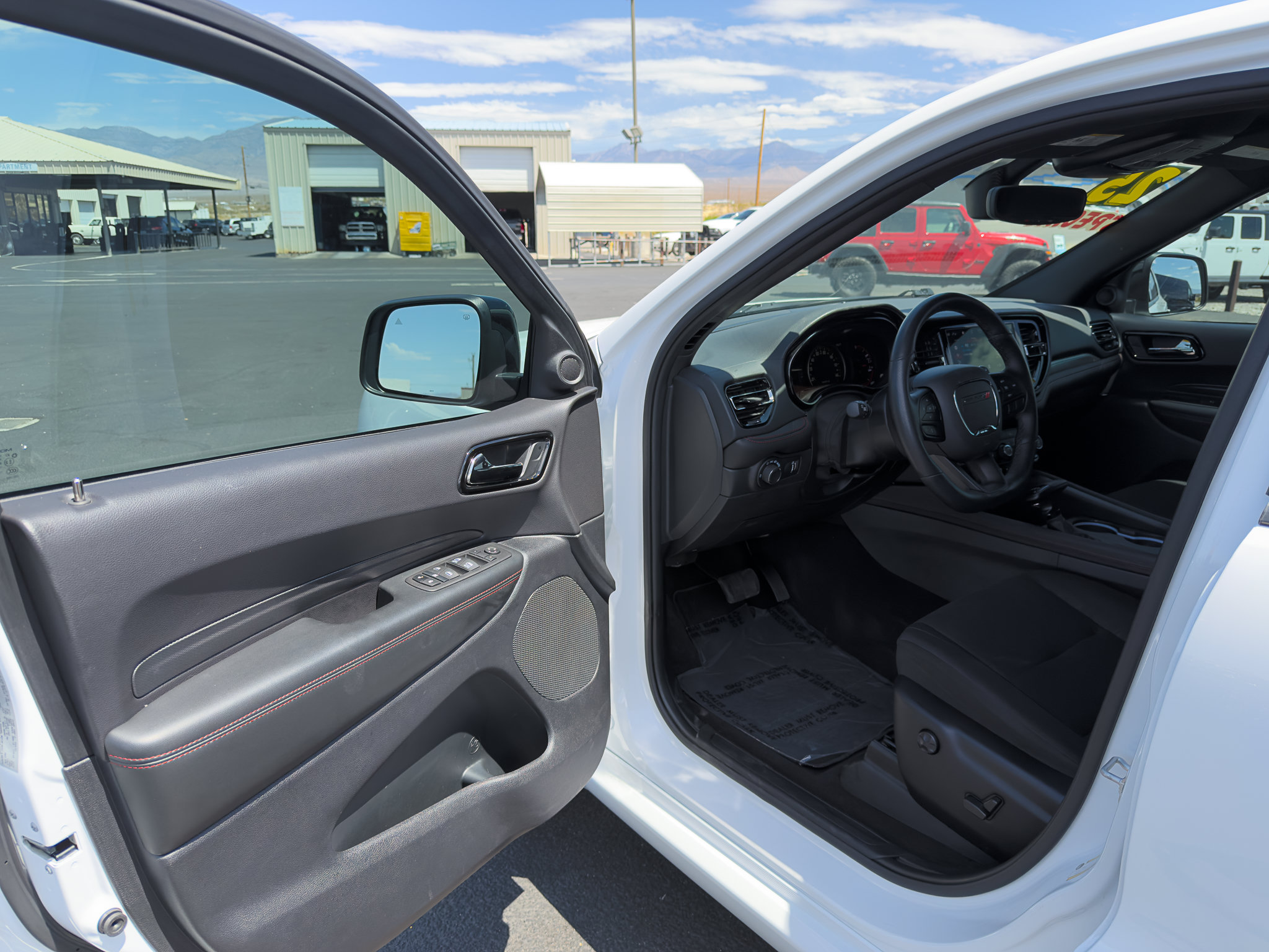 Used 2025 Dodge Durango GT RWD image 10