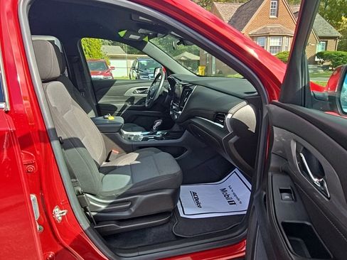 Used 2023 Chevrolet Traverse LT image 16