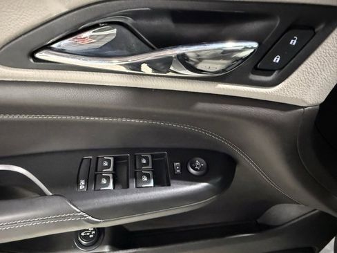 Used 2016 Cadillac SRX Luxury image 8