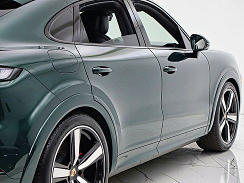 Used 2025 Porsche Cayenne GTS AWD/4WD image 9