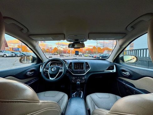 Used 2016 Jeep Cherokee Limited image 16