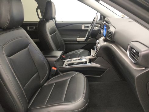 Used 2024 Ford Explorer XLT w/ Equipment Group 202A image 21