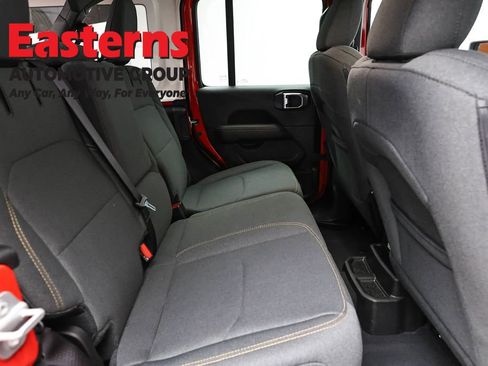 Used 2025 Jeep Wrangler Unlimited Sahara image 22