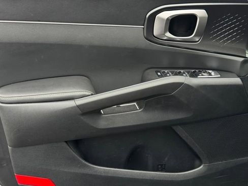 Used 2024 Kia Sorento LX FWD image 14