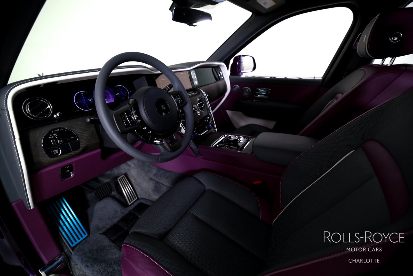 Certified 2025 Rolls-Royce Cullinan AWD/4WD image 4