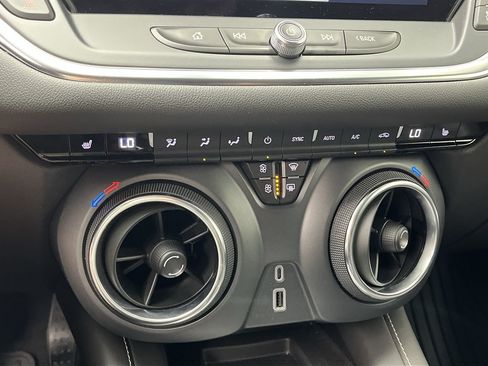 Certified 2024 Chevrolet Blazer LT w/ Convenience Package image 22