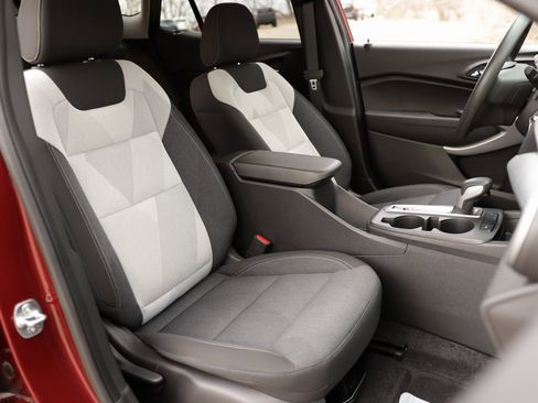 Used 2024 Chevrolet Trax LS w/ LS Convenience Package image 25