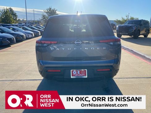 Used 2024 Nissan Pathfinder S image 4