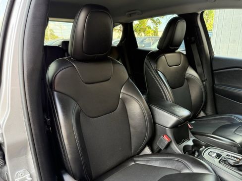 Used 2019 Jeep Cherokee Latitude Plus w/ Comfort/Convenience Group image 25