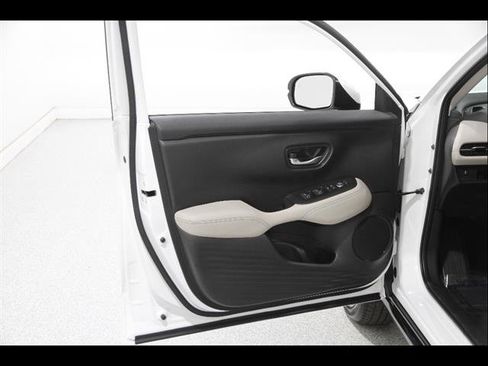 Used 2025 Honda HR-V EX-L image 4