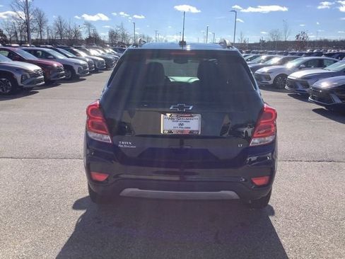 Used 2020 Chevrolet Trax LT w/ LT Convenience Package image 6