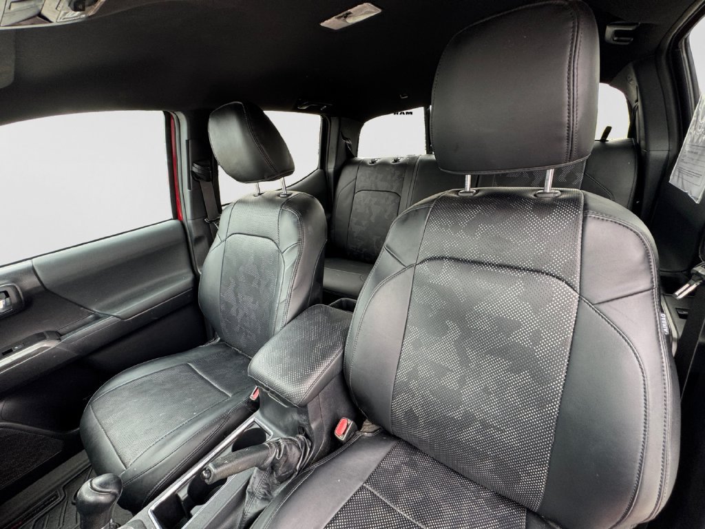 Used 2020 Toyota Tacoma TRD Off-Road w/ Technology Package AWD/4WD image 19