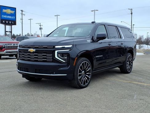 New 2026 Chevrolet Suburban High Country image 3