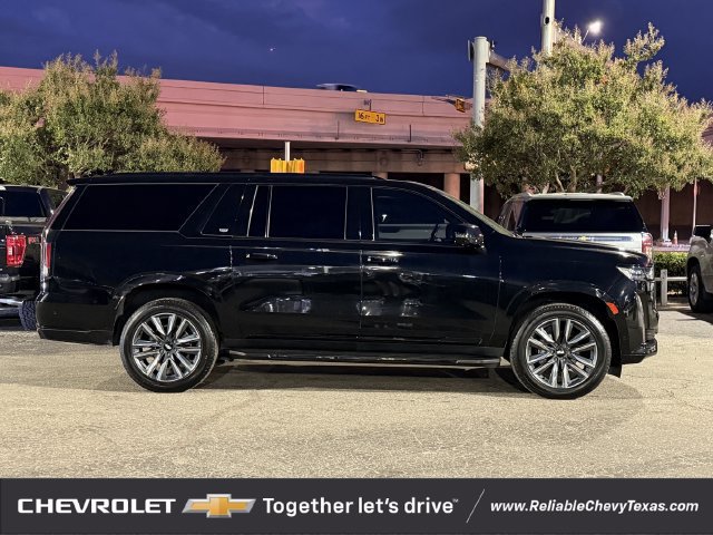 Used 2023 Cadillac Escalade ESV Sport AWD/4WD image 3