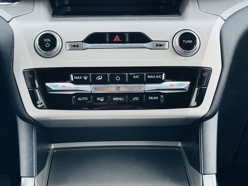 Used 2024 Ford Explorer XLT w/ Equipment Group 202A image 24