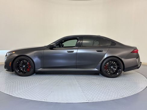 Used 2026 BMW M5 w/ Executive Package image 2