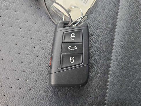 Used 2022 Volkswagen Jetta SE w/ Panoramic Sunroof Package image 34