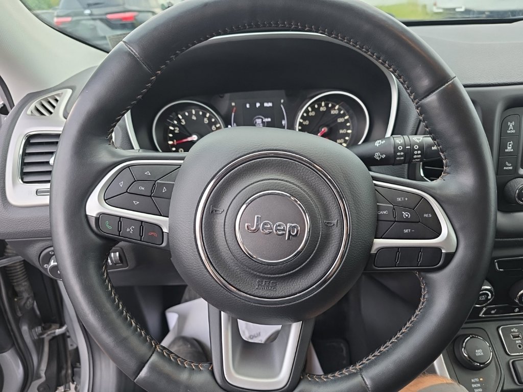 Used 2018 Jeep Compass Latitude w/ Cold Weather Group AWD/4WD image 14