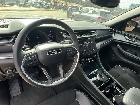 Used 2023 Jeep Grand Cherokee Altitude image 24