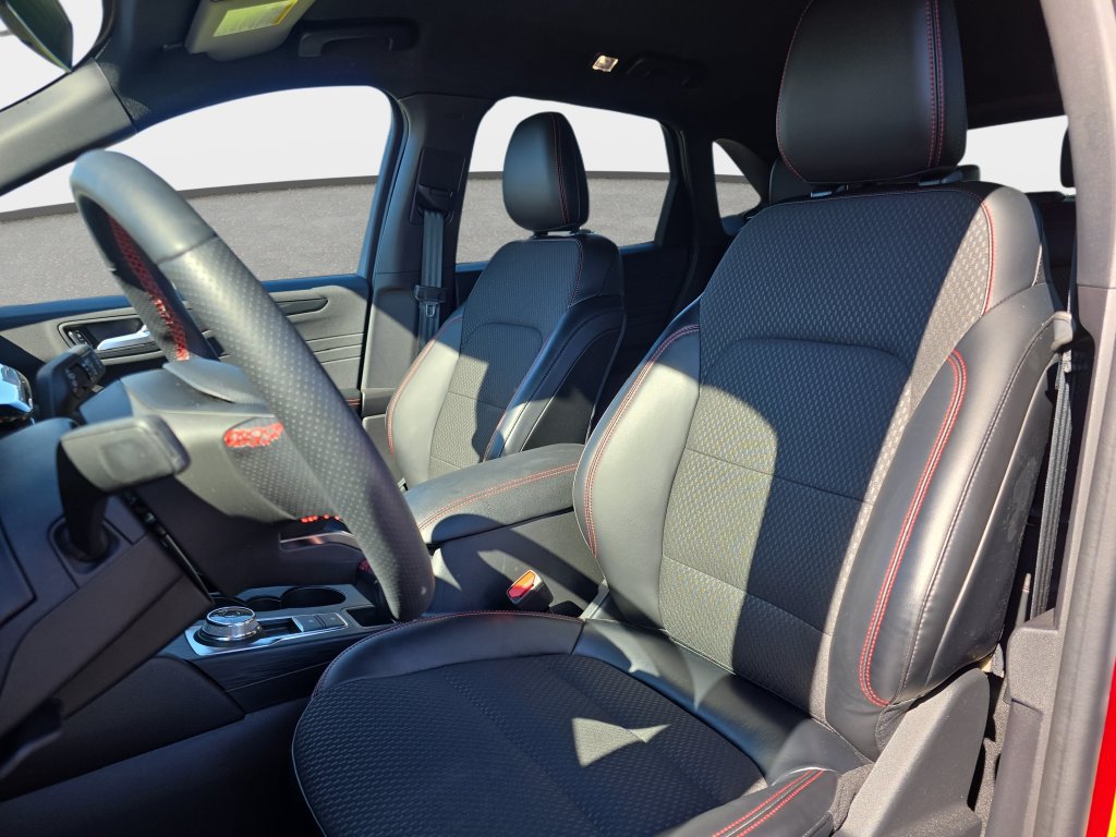 Used 2024 Ford Escape ST-Line w/ Tech Pack #1 FWD image 16