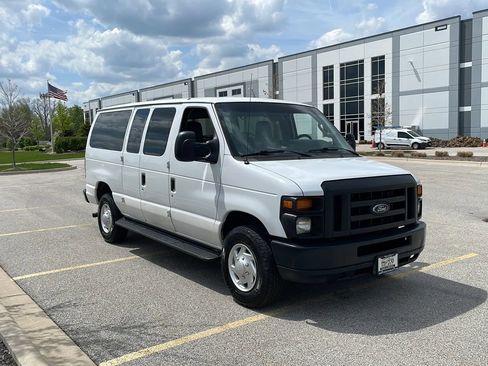 Used 2013 Ford E-350 and Econoline 350 Super Duty w/ Crew Van Pkg RWD image 3