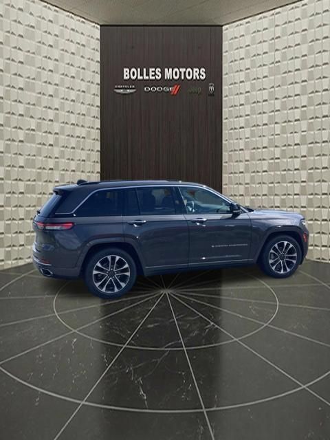 Certified 2023 Jeep Grand Cherokee Overland w/ Luxury Tech Group IV AWD/4WD image 3