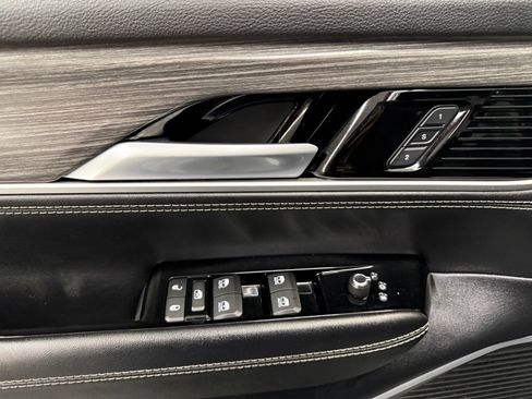 Used 2024 Jeep Wagoneer Series III AWD/4WD image 10