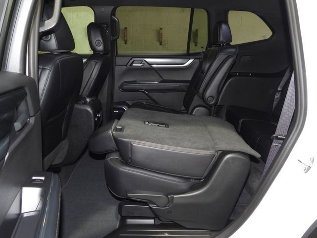 Certified 2026 GMC Acadia Elevation w/ Elevation Premium Package AWD/4WD image 41