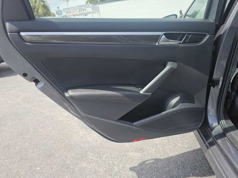 Used 2016 Volkswagen Passat 1.8T SE image 10