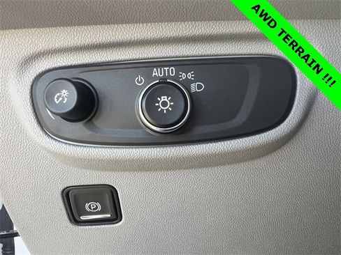 Used 2023 GMC Terrain SLE w/ Driver Convenience Package image 19