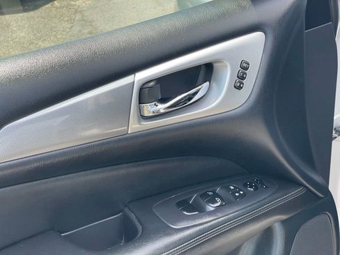 Used 2019 Nissan Pathfinder SL AWD/4WD image 22