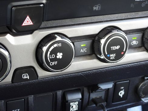 Used 2020 Toyota Tacoma SR5 w/ Technology Package AWD/4WD image 65