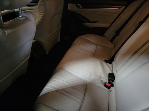 Used 2018 Honda Accord EX-L image 10