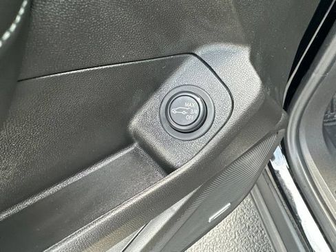 Used 2023 GMC Terrain SLT w/ Infotainment Package II AWD/4WD image 10