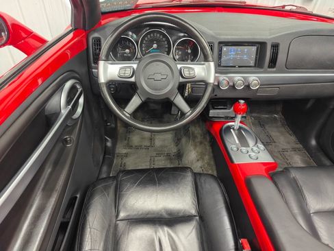 Used 2003 Chevrolet SSR w/ Preferred Equipment Group RWD image 5
