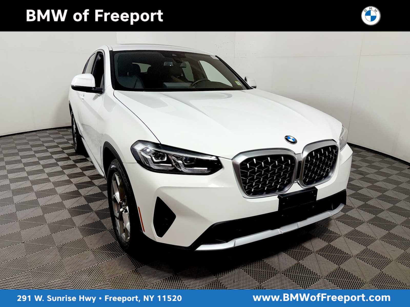 Used 2024 BMW X4 xDrive30i AWD/4WD image 1