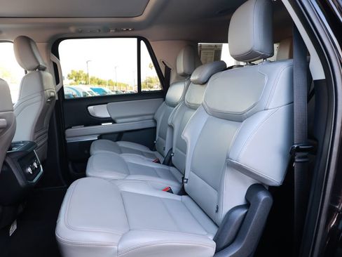 Used 2025 Ford Expedition Max Active AWD/4WD image 36