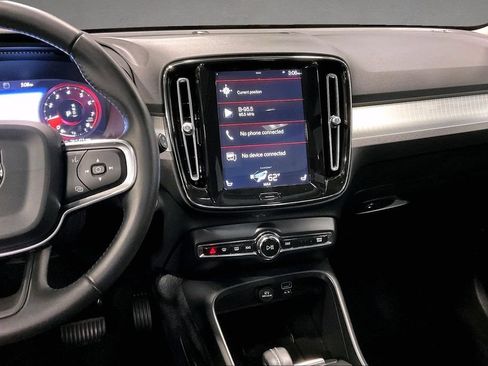 Used 2020 Volvo XC40 T5 Momentum w/ Protection Package AWD/4WD image 10